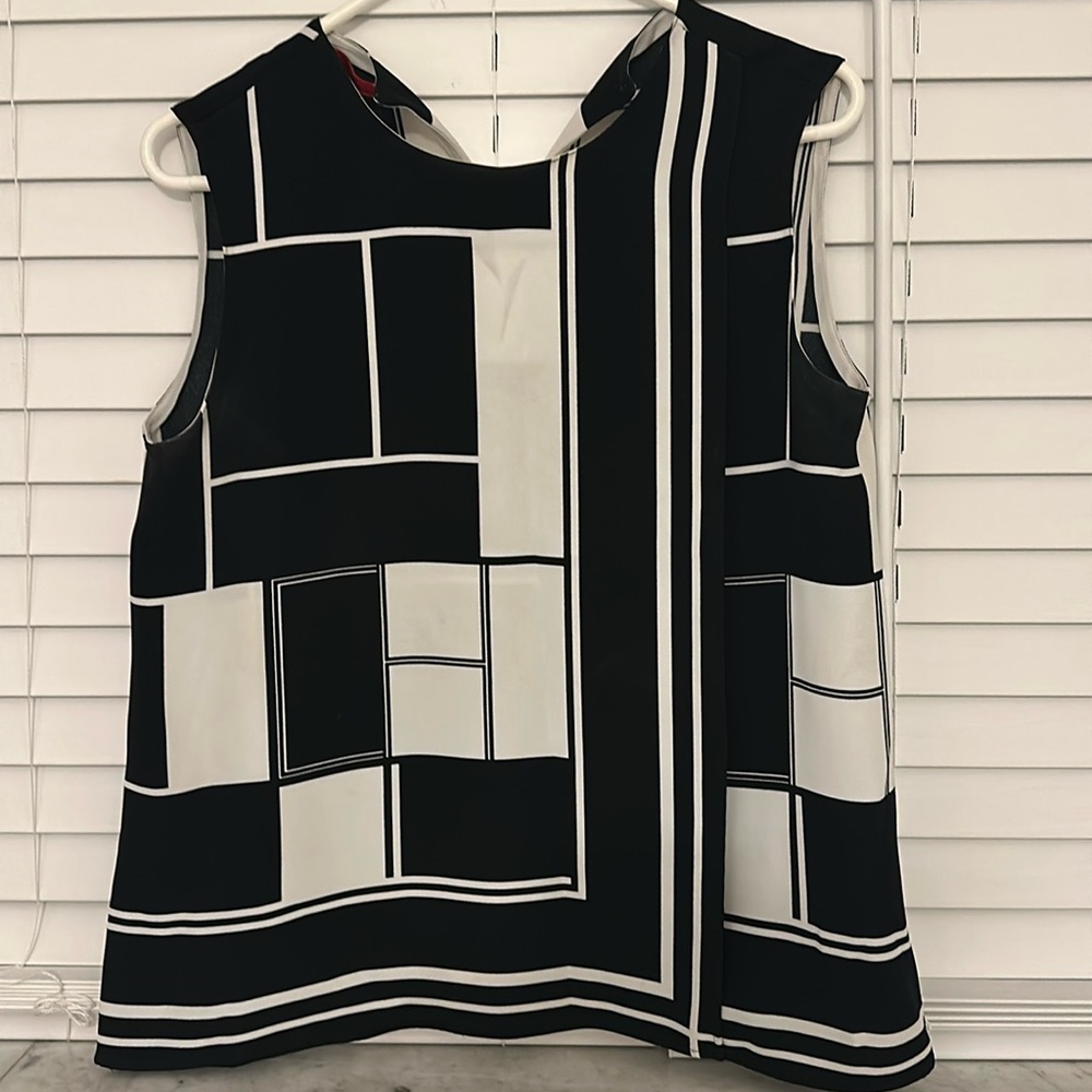 ch Carolina herrera crape sleevelesss blouse